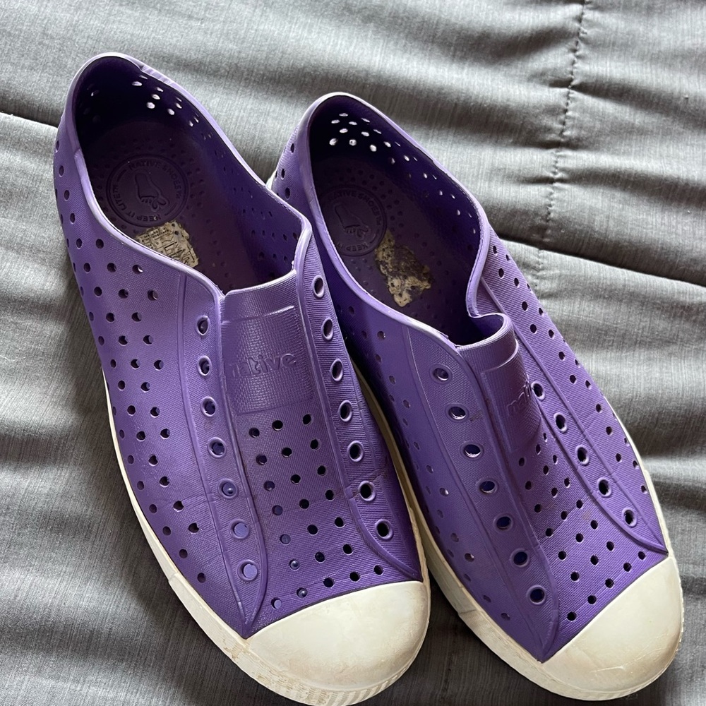 Native shoes size J6
